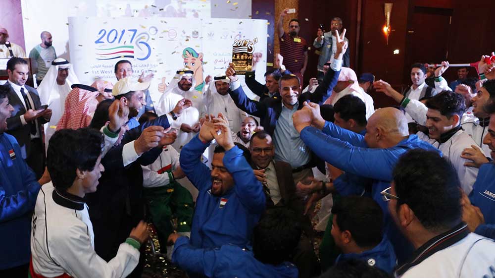 فرحة المنتخب العراقي الفائز بمجموع الميداليات لبطولة غرب آسيا