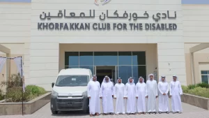 جمعية الشارقة الخيرية تتبرع بمركبة مجهزة لنادي خورفكان للمعاقين